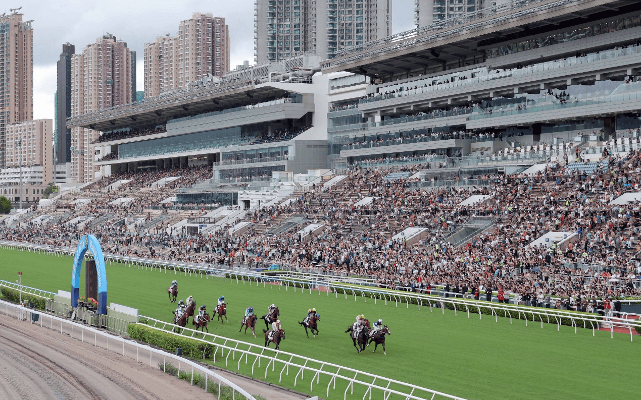 香港赛马会2025/26年度赛马季开锣，逾4.3万观众见证